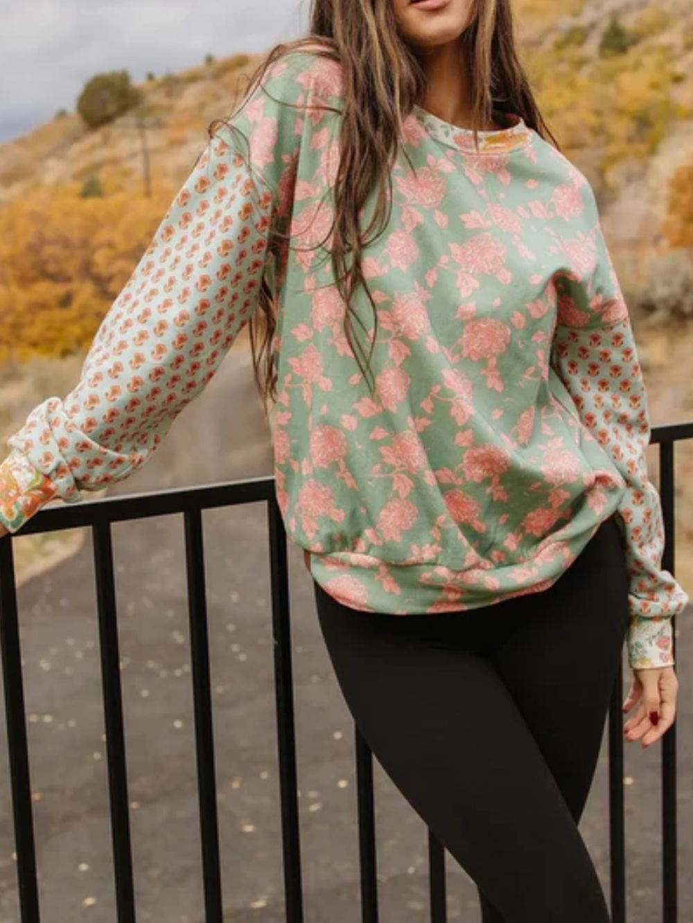 Ampersand Ave University pullover Sweatshirt in Mixed Feelings Floral pattern L